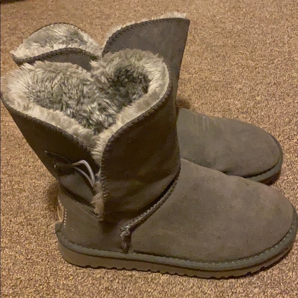 Gray Uggs Size 5